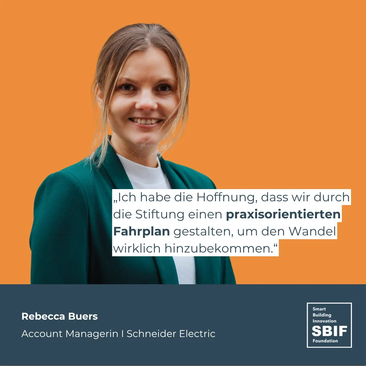 Image showing Rebecca Buers with quote: „Ich habe die Hoffnung, dass wir durch die Stiftung einen praxisorientierten Fahrplan gestalten, um den Wandel wirklich hinzubekommen.“